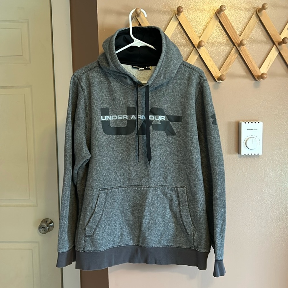 Medium Under Armour Sweatshirt